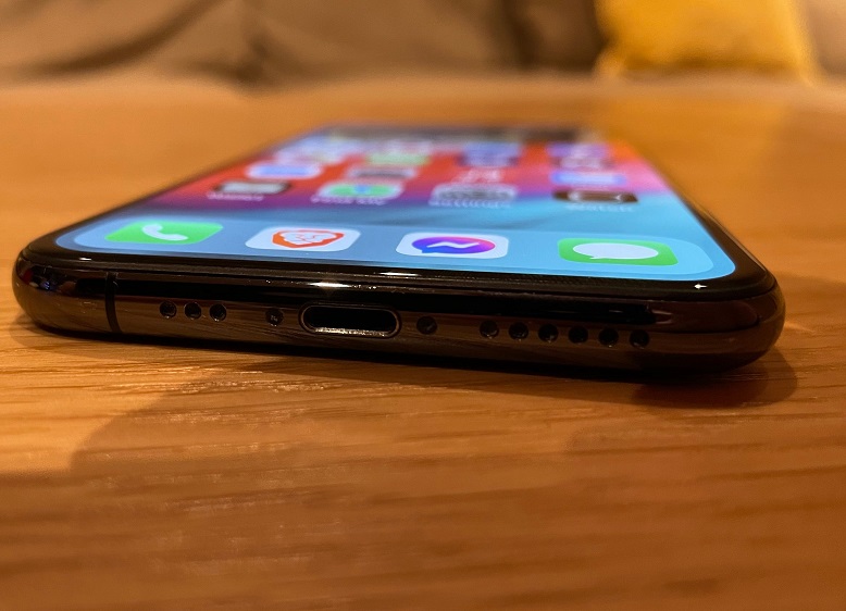The iPhone XS bottom features a single Lightning port and some speaker holes